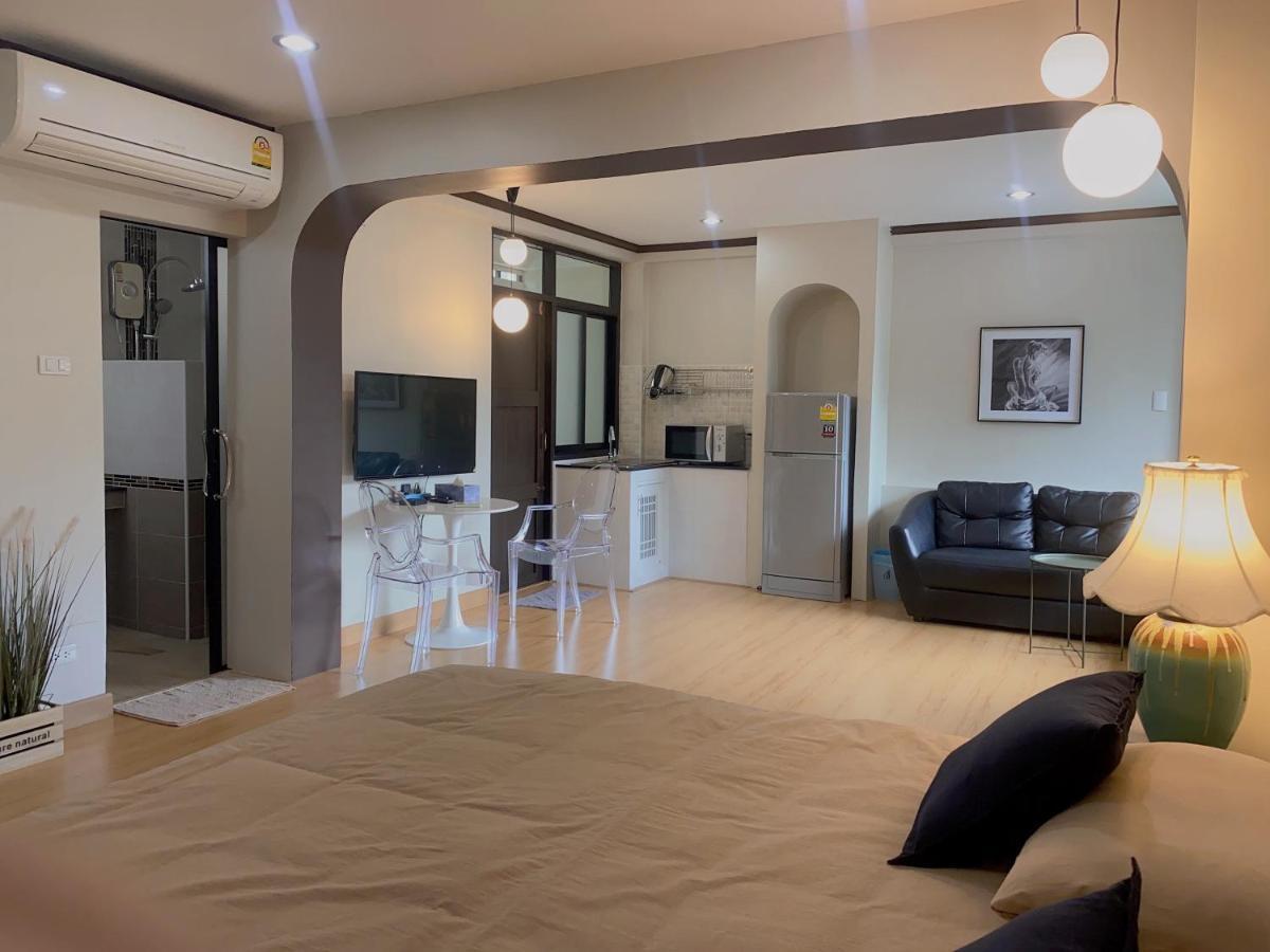October Hostel Chiangmai Chiang Mai Buitenkant foto