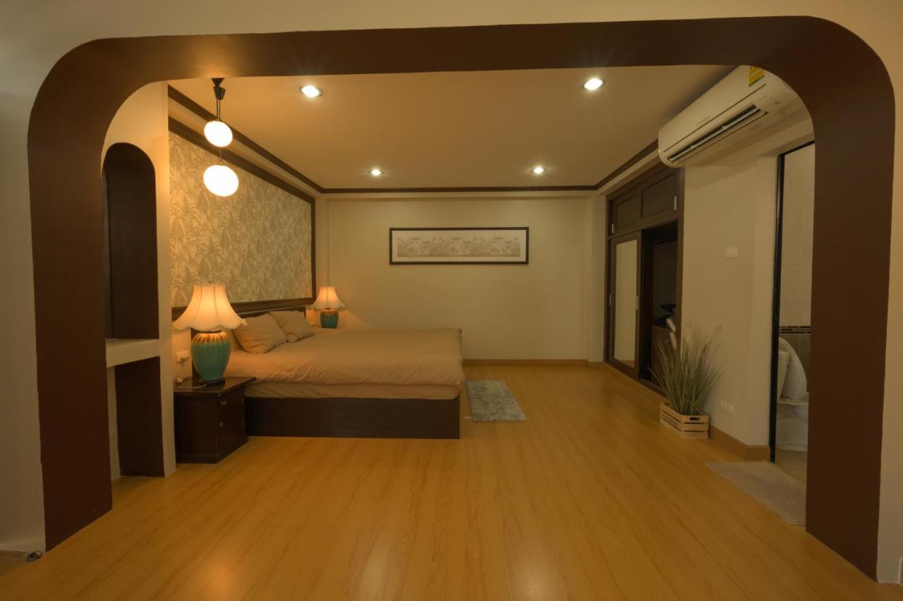 October Hostel Chiangmai Chiang Mai Buitenkant foto